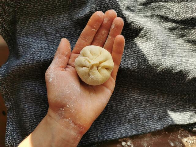 Den Teig gut verschließen. | Foto: Katrin Ebetshuber