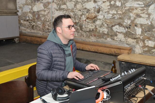 Wolfgang Vrecar war im Gewölbekeller Soundmaster am Mischpult. | Foto: Pfister