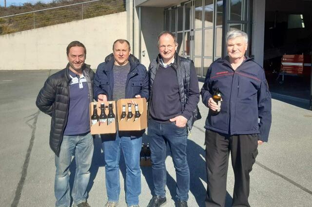 Bgm. Erich Plasch (3.v.l.) nahm sich gerne Zeit für einen Gedankenaustausch mit den engagierten Florianis. | Foto: derWaltl