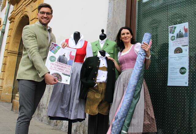 Geschäftsführer Simon Koiner und Heimatwerk-Leiterin Anita Schmid laden zum Pop-up-Store des Steirischen Heimatwerks in die Herrengasse. | Foto: VKStmk