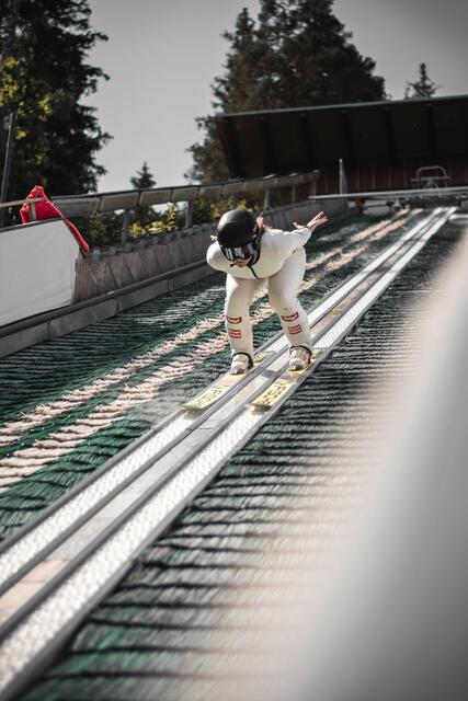 Lokalmatadorin Sophie Kothbauer geht in Hinzenbach vom Bakken. | Foto: Kothbauer