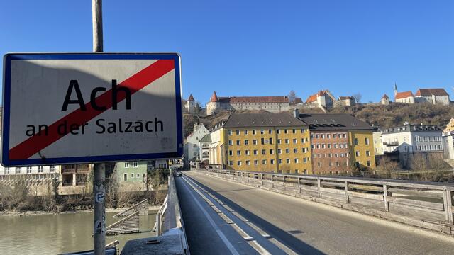 Von Ach gehts ganz einfach nach Burghausen – aber nicht mehr so einfach zurück. | Foto: Haindl