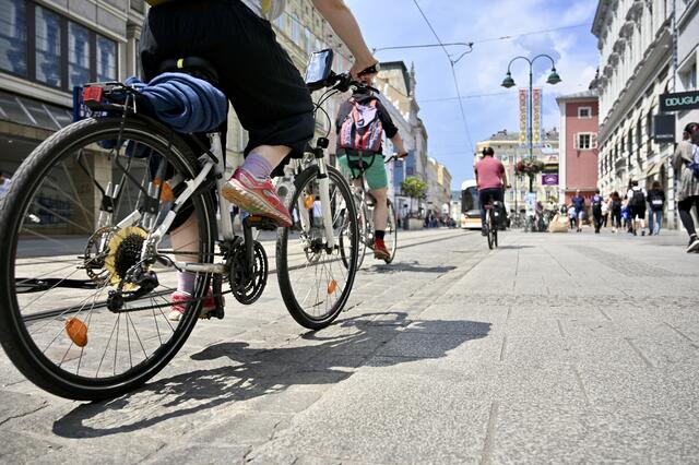 2021 statteten weniger Radtouristen der Stadt Linz einen Besuch ab – das wirkte sich auch auf die Zahl der gemessenen Radfahrten aus. | Foto: Baumgartner/BRS