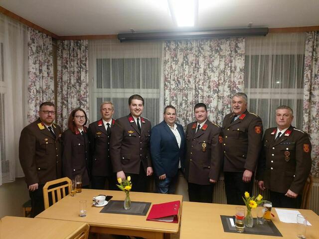 Jahreshauptdienstbesprechung: Abschnittskommandant Adolf Binder, Barbara Prost, Martin Lehner, Stadtrat Andreas Feiler, Stadtrat Manfred Schandl, Feuerwehrkommandant Thomas Dorfmeister, Feuerwehrkommandant Stellvertreter Andreas Pollack und Gemeinderat Christian Ulrich (v.l.n.r.) | Foto: ÖVP Burgenland