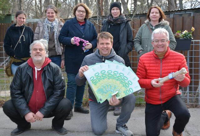 1. Reihe: Dieter Kuscher, Rainer Windholz, Gerhard Weil
2. Reihe: Sabine Taferner, Anne Pillitsch, Karin Baier, Anna Zwettler, Sonja Zwettler (vlnr)  | Foto:  Karin Krakhofer-Eisenbarth