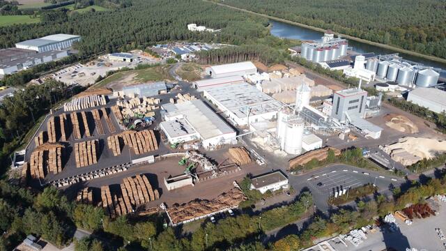 Bis 2024 entstehen unter anderem neue Anlagen für Altholzrecycling und Pellettierung. Damit wird der wertvolle Rohstoff noch effizienter genutzt. 