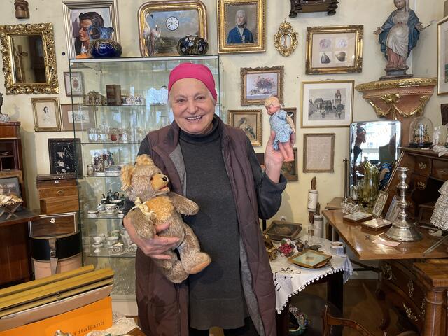 Puppen, Teddybären und Antiquitäten - dafür ist Maria Höhn Expertin. | Foto: Kautzky