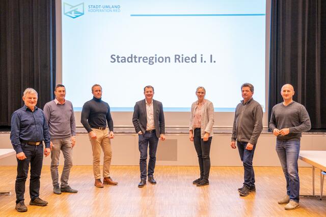 Erwin Diermayr (Tumeltsham), Georg Stieglmayr (Mehrnbach), Peter Kettl (Aurolzmünster), Bernhard Zwielehner (Ried), Sandra Schwarz (RMOÖ), Johann Augustin (Neuhofen) und Thomas Priewasser (Hohenzell). | Foto: Stadtgemeinde Ried
