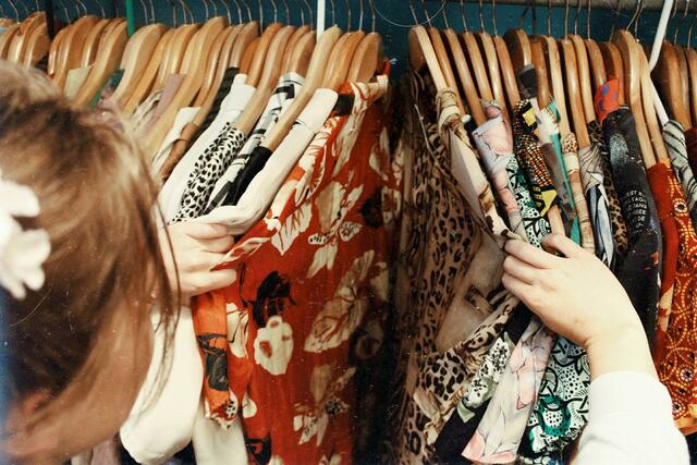 Vorgartenstraße: Unter dem Motto "Mondsüchtig" kann man am 28. Februar nach Herzenslust beim Vintage-Flohmarkt im Nachbarschaftszentrum stöbern.  | Foto:  Becca McHaffie/ Unsplash