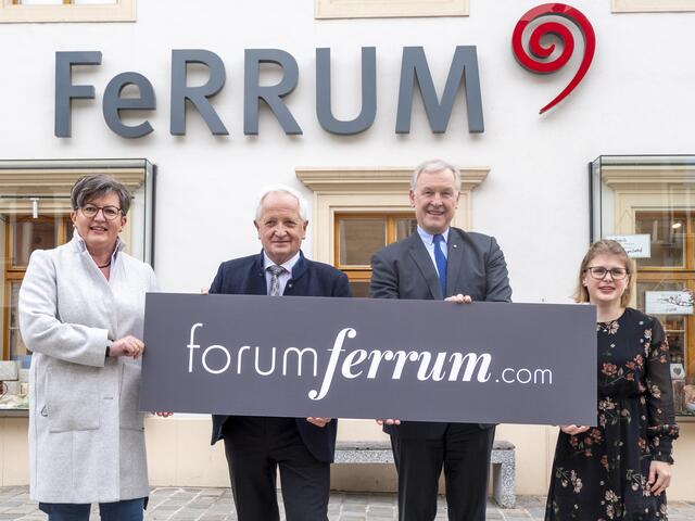 Geschäftsführerin NÖ.Regional Christine Schneider, Präsident Verein Schmiedezentrum Josef Hofmarcher, EU-Landesrat Martin Eichtinger und Projektleiterin Barbara Pirringer | Foto: Verein Schmiedezentrum 