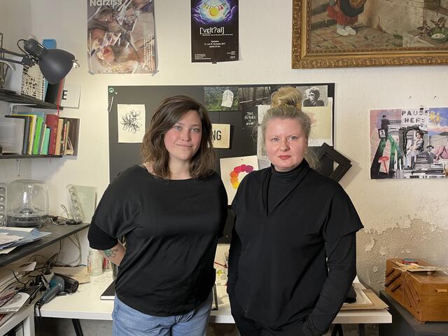Constanze Stahr und Daniela Gottlieb starten die Initiative "Kurbel", um die Kunstszene in Margareten besser zu vernetzen.  | Foto: Tobias Schmitzberger