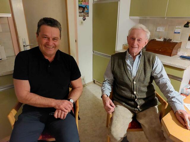 Egon Höll mit Jubilar Erwin Pernkopf. | Foto: Privat