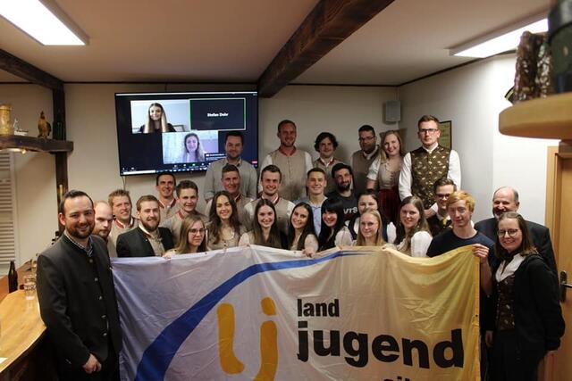 Die Landjugend Eitweg bei der Jahreshauptversammlung mit Vizebürgermeister Kulturreferent Maximilian Peter (links) | Foto: Privat