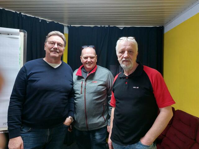 Betriebsräte vor dem Mikrofon bei Radio B138: Erich Schwarz, Bernhard Riedler und Diethard Grammer (v.li.). | Foto: ÖGB