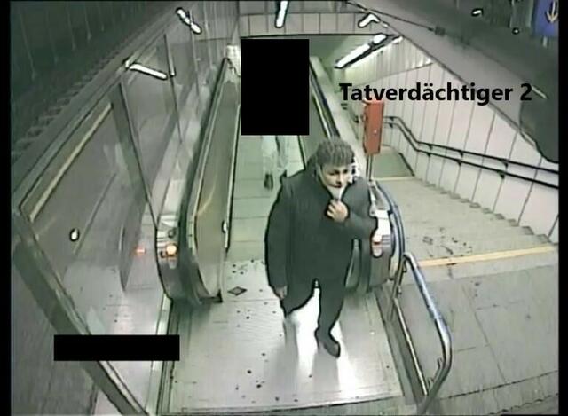 Der zweite Tatverdächtige ist etwa 17 bis 20 Jahre alt und etwa 180 cm groß. | Foto: LPD