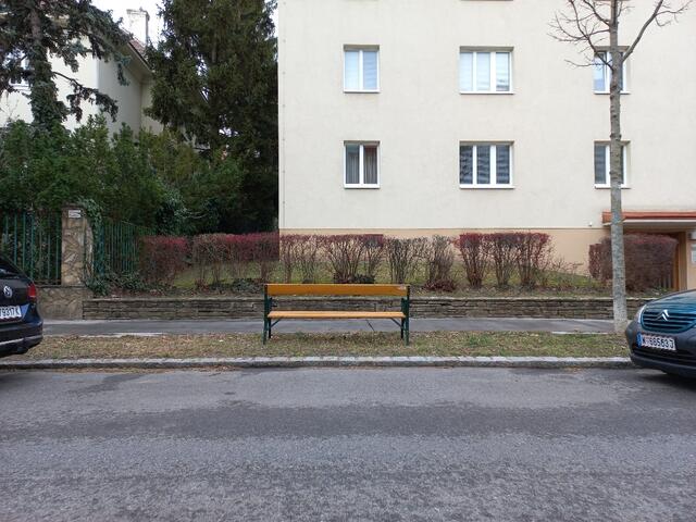 Gleich drei neue Bänke hat Döbling bekommen, nachdem die BezirksZeitung auf einen Mangel im Grätzel aufmerksam machte. | Foto: MA28