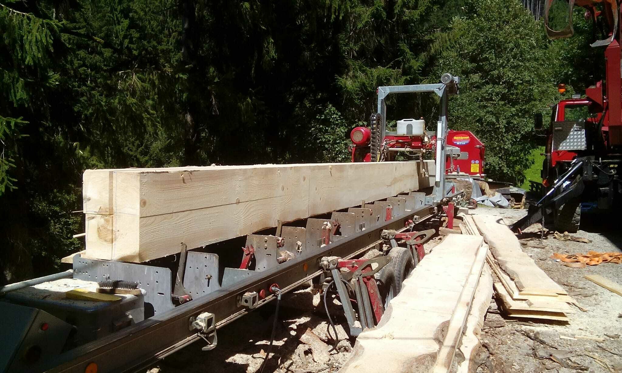 Holzarbeit: Ein Sägewerk zum Mitnehmen - Schwaz