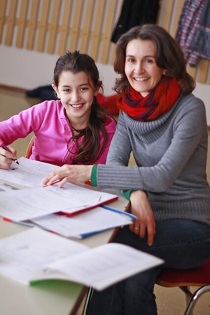 Die Caritas sucht freiwillige Mitarbeiter*innen für das Lerncafé in Mattighofen. | Foto: Caritas