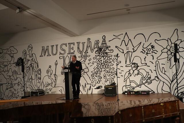 Peter Assmann, Direktor der Tiroler Landesmuseen, begrüßte die Gäste im Ferdinandeum. | Foto: Anna Wieser