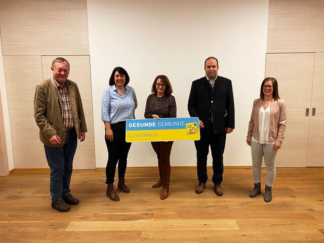 Bgm. Josef Baireder, GGR Bettina Hofmann, Maria Kletzl (Leiterin Gesunde Gemeinde), Notar Mag. Leopold Liener, Sonja Höchtl (Gesunde Gemeinde) | Foto: Gemeinde