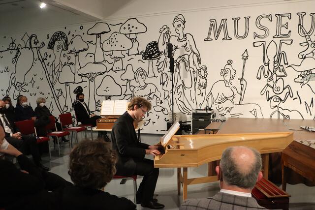 Michael Schöch am Cembalo nach italienischen Vorbildern des 17. Jahrhunderts, Herbert Kuen 2006, Johann Jakob Froberger. | Foto: Anna Wieser