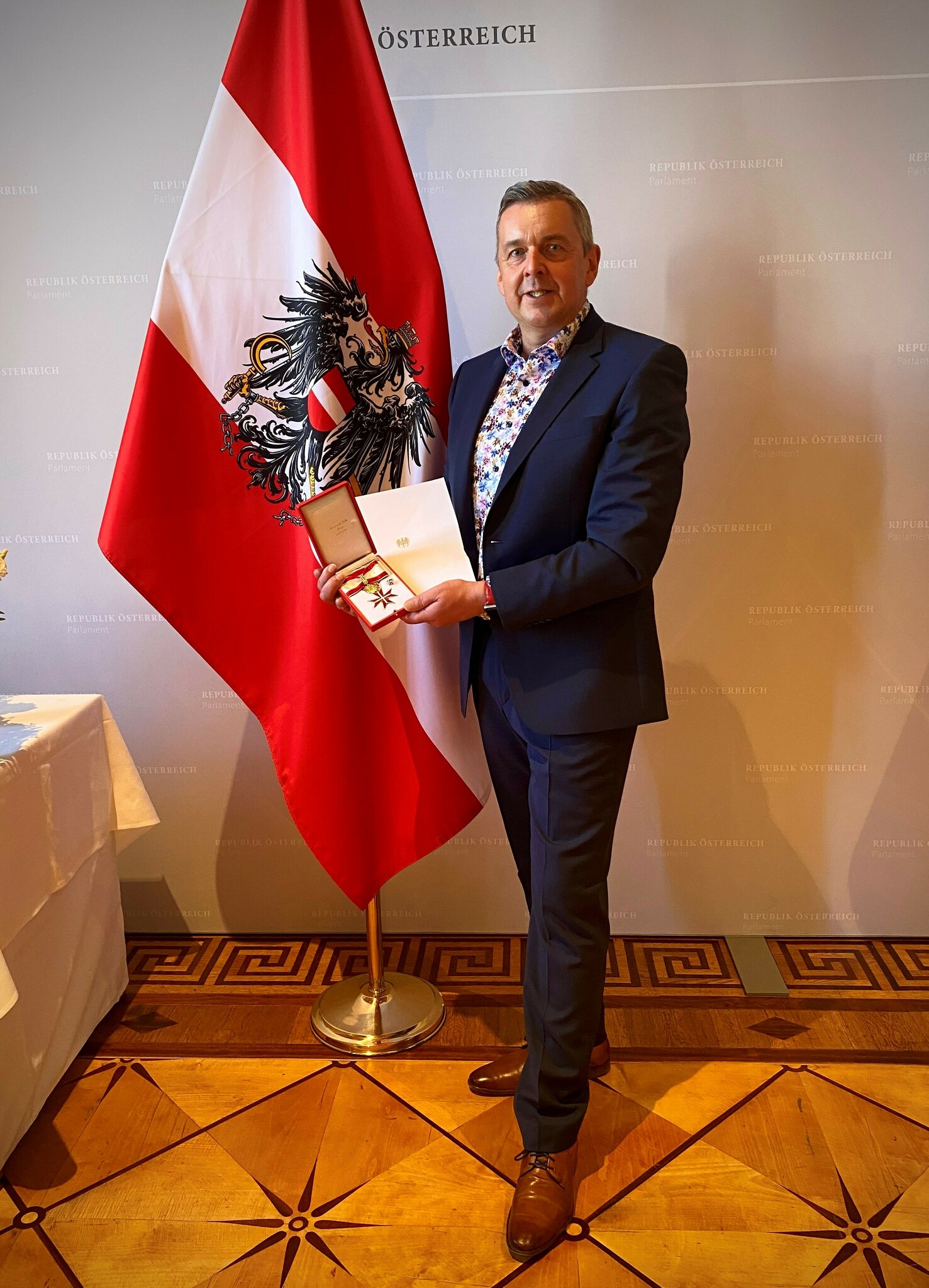 Großes goldenes Ehrenzeichen Hohe Auszeichnung für Nationalrat a.D