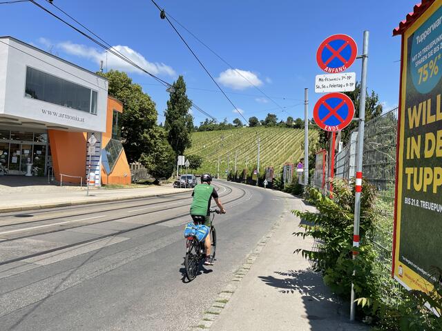 Vollbadgasse: Radeln am Parkstreifen ist bald Geschichte. | Foto: Michael J. Payer