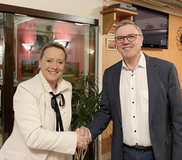 Die neue Amtsleiterin Christine Schweigerer und Bürgermeister Erich Rippl. | Foto: Gemeinde Lengau