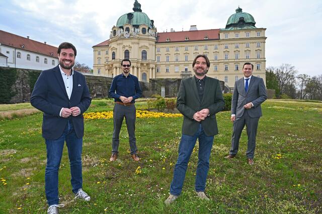 Franz Hebenstreit (Tourismus-Stadtrat Tulln), Matthias Hofmeister-Kiss (Kulturleiter Stift Klosterneuburg), Franz Gruber (Geschäftsführer die Garten Tulln) und Christoph Kaufmann (Tourismus-Stadtrat Klosterneuburg) freuen sich über die engere Kooperation der Ausflugsziele. | Foto: Walter Hanzmann