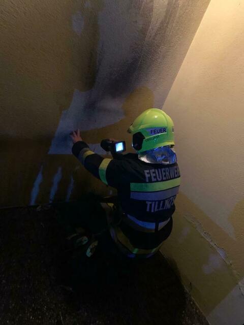 Die Feuerwehr suchte mit der Wärmebildkamera die heißen Stellen ab. | Foto: FF Tillmitsch