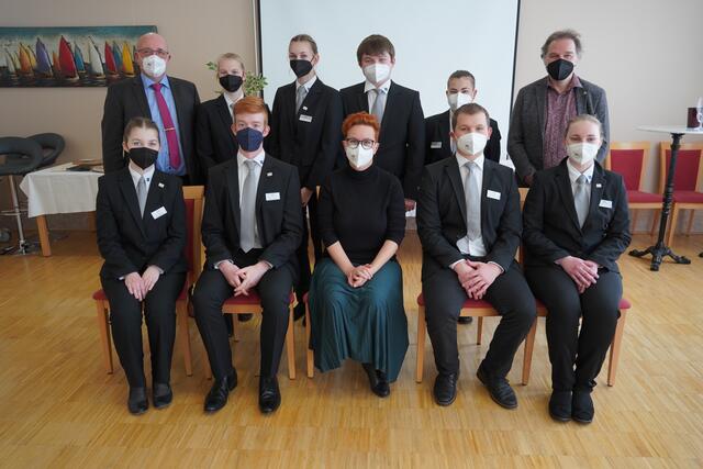 Der 3.Jahrgang der HLT Weyer mit Frau Dir.Mag.Eva Aigner und Ausbilder FV OSR Martin Eibenberger BEd.