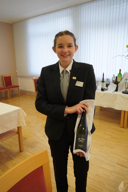 Mit profundem Wissen, perfekten Umgangsformen und viel Charme absolvierten unsere Kandidat/inn/en diese wichtige Prüfung!