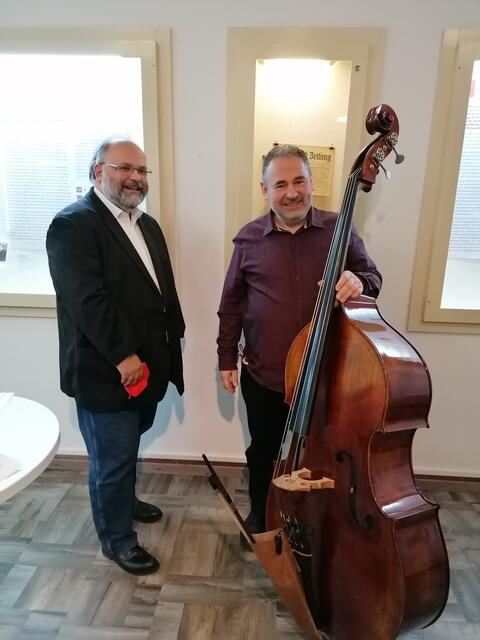 Kurator Michael Wilczek und Hannes Laszakovits leiteten durch das Programm der Sonderausstellung.
