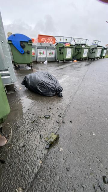 Die Altstoffsammelstelle bekommt eine Kameraüberwachung, eine Beleuchtung und einen Zaun. | Foto: FPÖ