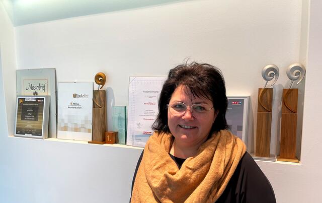 Der Haslacher Familienbetrieb Ebner wurde sowohl für seine Holz- als auch Betonmöbel mit verschiedenen Preisen geehrt. | Foto: Christina Gärtner