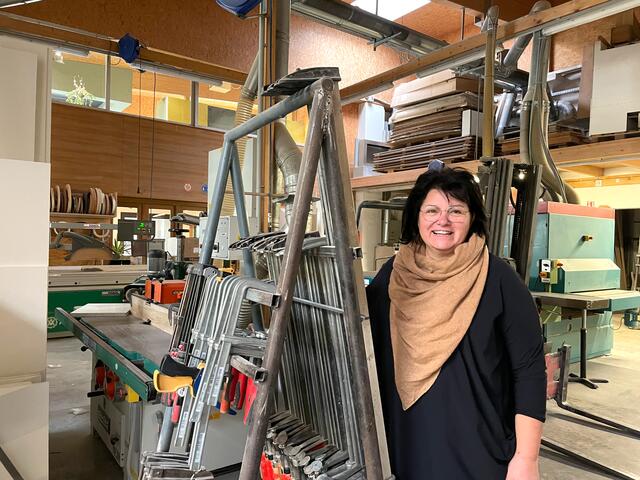 Wenn sie nicht auf Montage ist, trifft man Gerlinde Ebner entweder in der Tischlerei, in der Betonwerkstatt im Keller oder bei einem geselligen Treffen von "Frau in der Wirtschaft".
