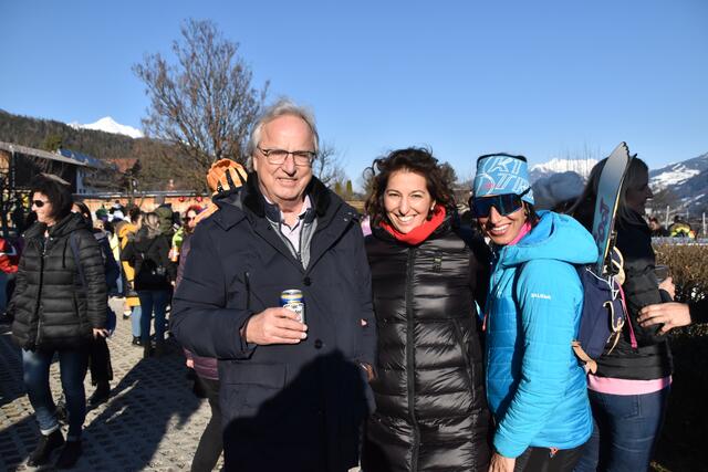 Altbürgermeister Peter Hanser mit den Töchtern Doris Weberberger und Angelika Pfeifhofer. | Foto: Kendlbacher
