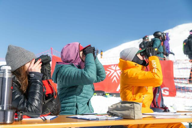 Die hochkarätig besetzte Judgesbank. | Foto: Simon Beizaee