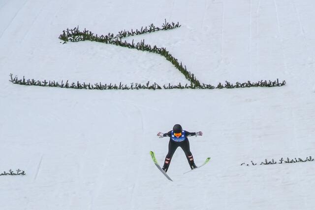Lokalmatadorin Sophie Kothbauer vom UVB Hinzenbach qualifizierte sich auf ihrer Heimschanze erstmals für ein Weltcupspringen.