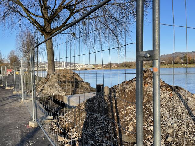 Die Pontons werden bereits gebaut. In Zukunft sollen hier auf der Urfahraner Donauseite noch zusätzliche Kreuzfahrtschiffe der Firma DonauStationen anlegen. | Foto: BRS/Gschwandtner