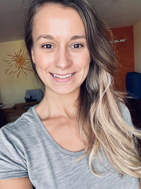 Katrin Paischer betreut als Physiotherapeutin die Fußballer des SV HAI Schalchen.  | Foto: Paischer