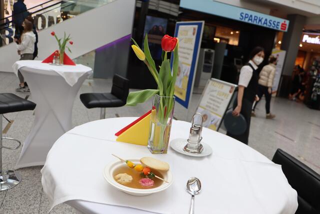 Am Ascherwittwoch für viele Innsbrucker ein Pflichtessen: eine gute bodenständige Fastensuppe. | Foto: Anna Wieser