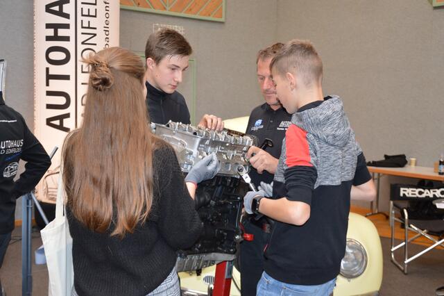 Die Schüler stellen sich am Ende des Schuljahres den Prüfern. | Foto: WKO UU