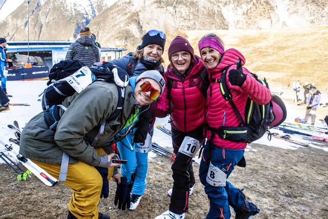 Die Stimmung bei den TeilnehmerInnen war sichtlich gut. | Foto: Oberland Tourencup/Julia Brunner