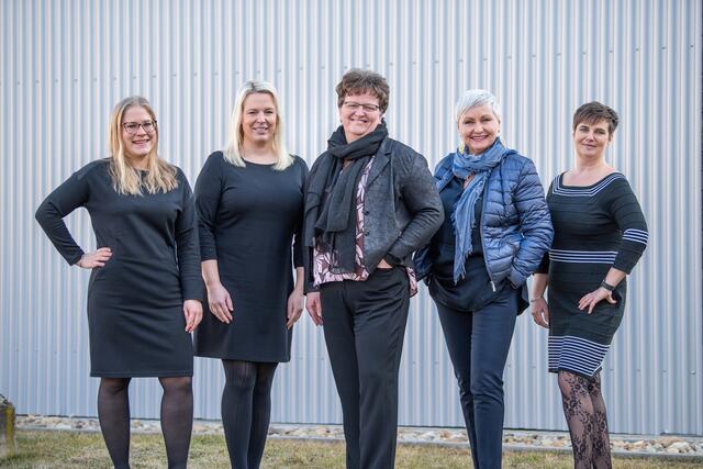 Silvia Karelly (Mi.) und ihr Team bei der ÖVP im Bezirk Weiz sehen in der Politik das große Ganze. | Foto: Foto Alexandra