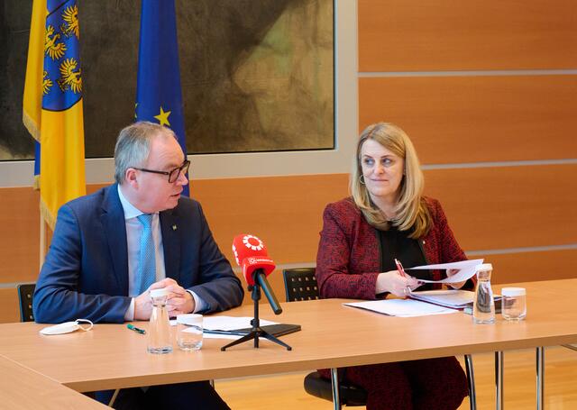 Schulter an Schulter für die Gesundheit: LH-Stv. Stephan Pernkopf und Landesrätin Ulrike Königsberger-Ludwig | Foto: NLK Pfeiffer