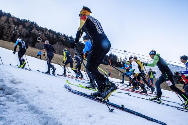 Rennambitionierte kamen bei der Rennklasse voll auf ihre Kosten und sprinteten auf den Venet. | Foto: Oberland Tourencup/Julia Brunner