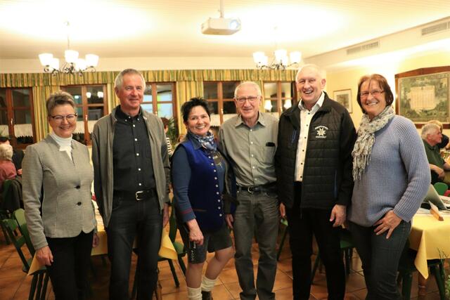 V.l.n.r.: Dorothea Koreimann, Alois Tauber, Ilse Pötscher, Johann Rothschedl, Hans Schrottner und Anna Koller bilden den neuen Vorstand des Alpenvereins Hitzendorf. | Foto: Edith Ertl