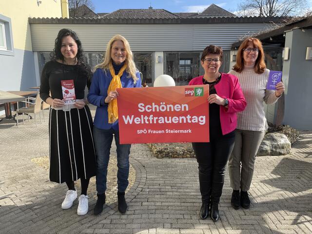 Im Kampf gegen Gewalt an Frauen: Sandra Jakomini, BR Elisabeth Grossmann, LAbg. Bernadette Kerschler und Eva Surma | Foto: Waltraud Fischer