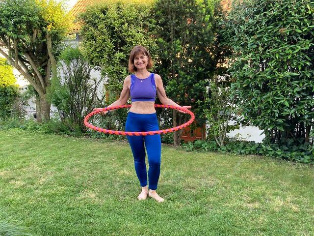 Hula-Hoop Training für die Wespen Taille | Foto: Petra Mayr